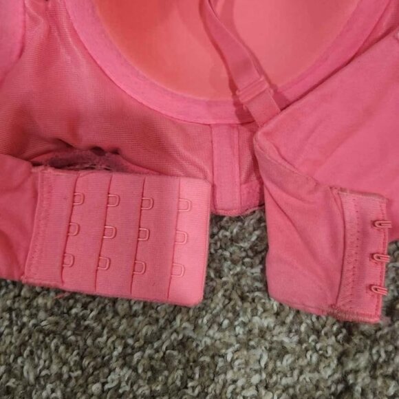 Victoria's Secret - Picture 5 of 5